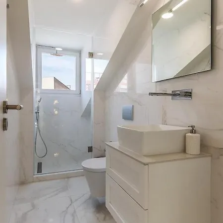 Appartamento Liberdade Spacious Duplex With Ac Lisbona