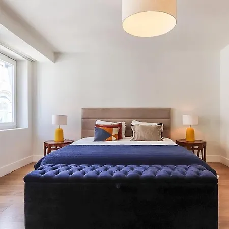 Liberdade Spacious Duplex With Ac Lägenhet