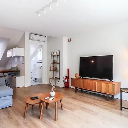 Liberdade Spacious Duplex With Ac Апартаменты Лиссабон